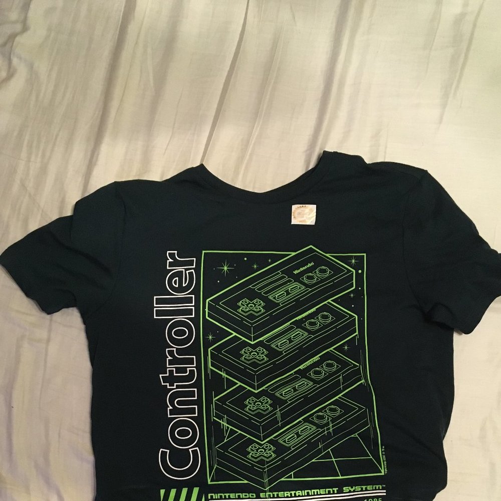 Old Navy Nintendo T-Shirt (S)